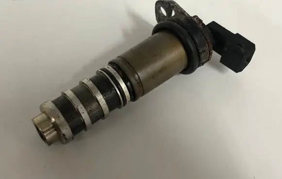 BMW 5 GT F07 Camshaft vanos timing valve 7585776
