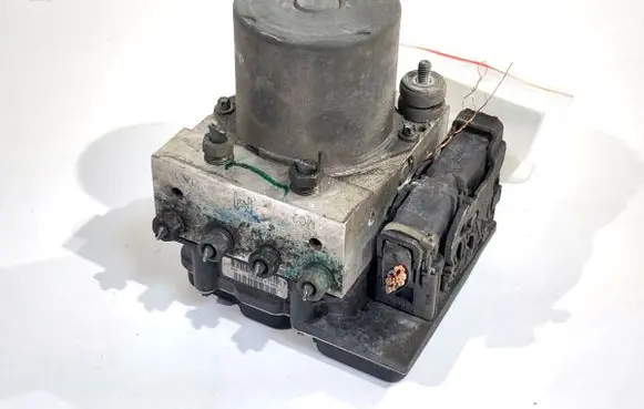 Nissan Note (E11) ABS Pump 476609U000