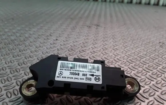 Mercedes-Benz E W211 Airbag deployment crash/impact sensor 0018209126