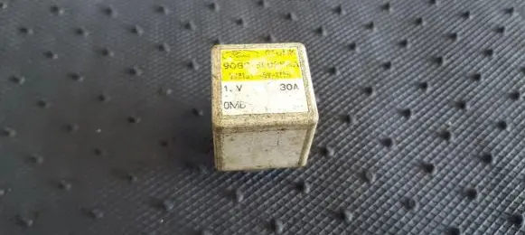 Ford Escort Other relay 90GG13L028AA V23134-K52-X155
