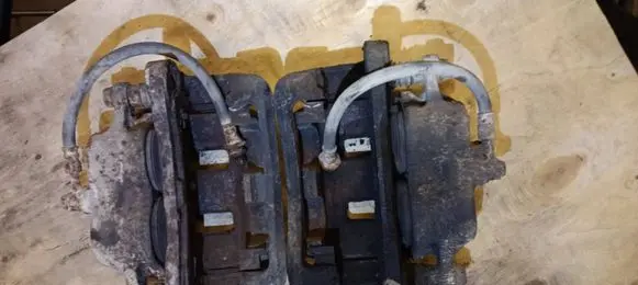 Front brake caliper