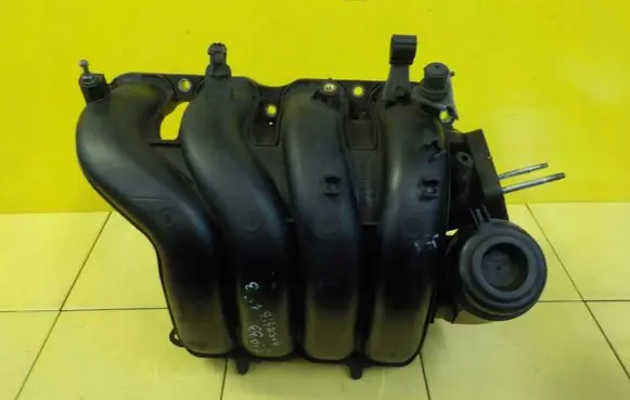 Toyota Avensis T270 Intake manifold 1028856S01 SSACY