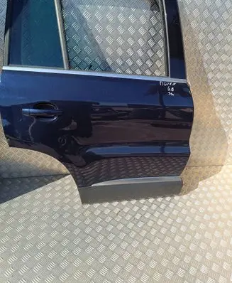 Volkswagen Tiguan Rear door