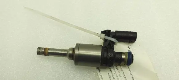 Volkswagen Golf Sportsvan Fuel injector 04E906036E