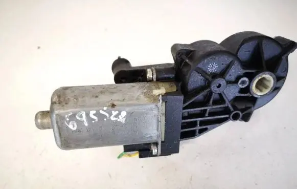 Mercedes-Benz E W211 Seat adjustment motor 0390203211