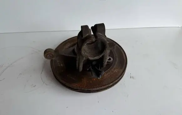 Peugeot 208 Front wheel hub