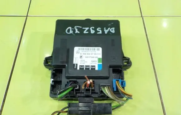 Mercedes-Benz B W245 Central body control module A1699000700