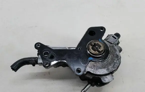 Volkswagen PASSAT B6 Vacuum pump 038145209N