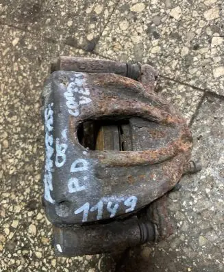 Toyota Corolla Verso AR10 Front brake caliper