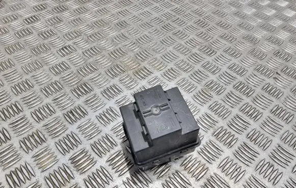 Volkswagen PASSAT B7 Fuse box set 7n0937311