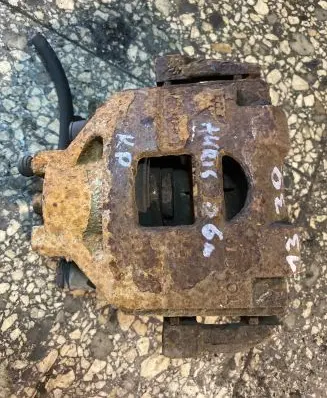 Toyota Auris 150 Front brake caliper