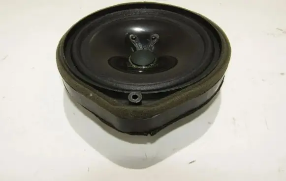 Honda CR-V High frequency speaker in the rear doors 2H814
