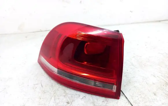 Volkswagen Touareg II Rear/tail lights 7P6945095E
