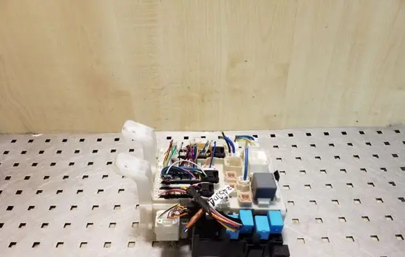 Toyota RAV 4 (XA30) Fuse box set 8273042010