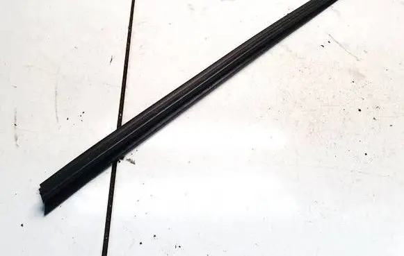 Citroen C4 I Picasso Front door glass trim molding