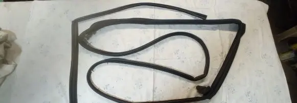 Lexus CT 200H Rubber seal rear door 