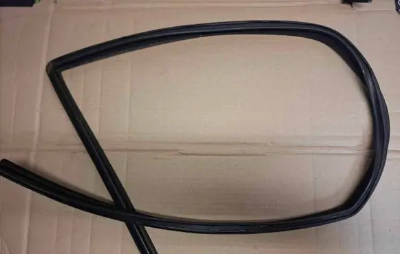 Mercedes-Benz W123 Front door windshield rail 
