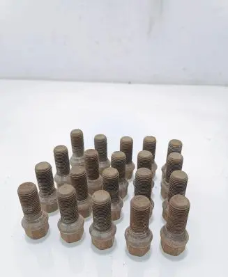 Volkswagen PASSAT B6 Nuts/bolts 