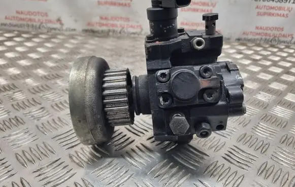 Audi A4 S4 B7 8E 8H Fuel injection high pressure pump 059130755S