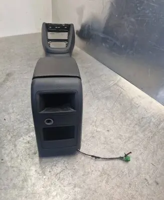 Volkswagen Jetta VI Armrest