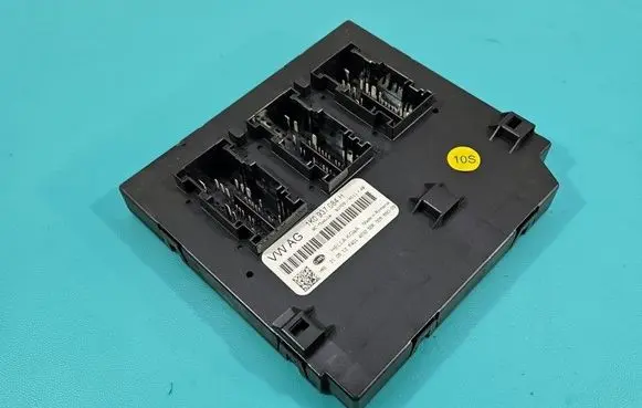 Volkswagen Golf VI Central body control module 1K0937084H IMPRK1578949