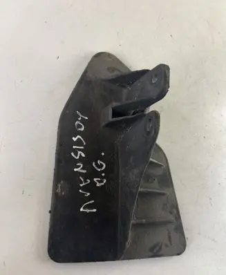 Toyota Avensis T220 Rear mudguard 