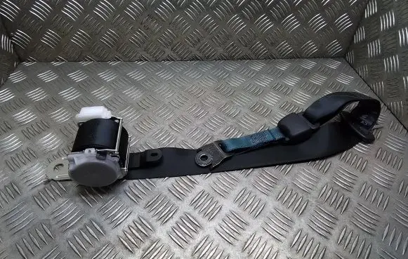 Middle seatbelt (rear)