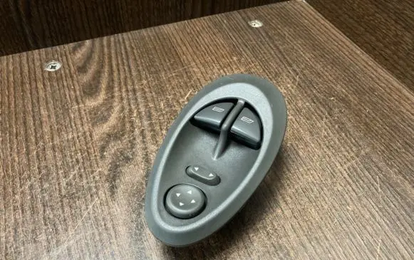 Iveco Daily 3rd gen Electric window control switch 500321137