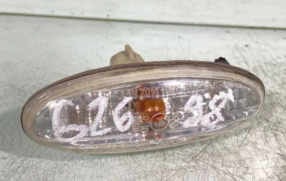 Front fender indicator light