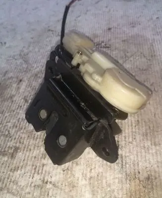 Mazda Premacy Tailgate/trunk/boot lock/catch/latch 000522