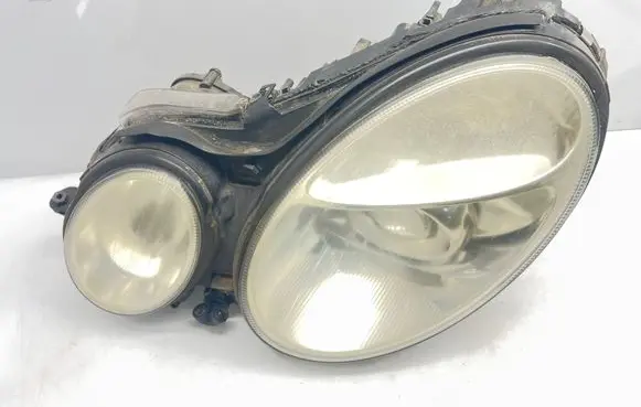 Mercedes-Benz E W211 Headlight/headlamp 15435901 5DV008290