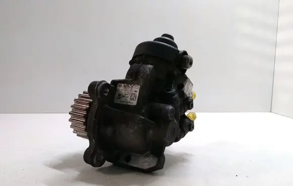 Volkswagen Golf VII Fuel injection high pressure pump 04L130755D 0445010537