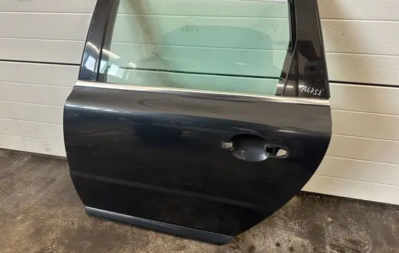 Volvo V70 Rear door 