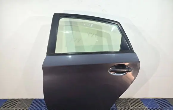 Toyota Prius (XW30) Rear door 