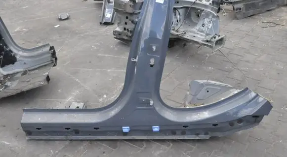 BMW 1 F40 Pillar (middle) 