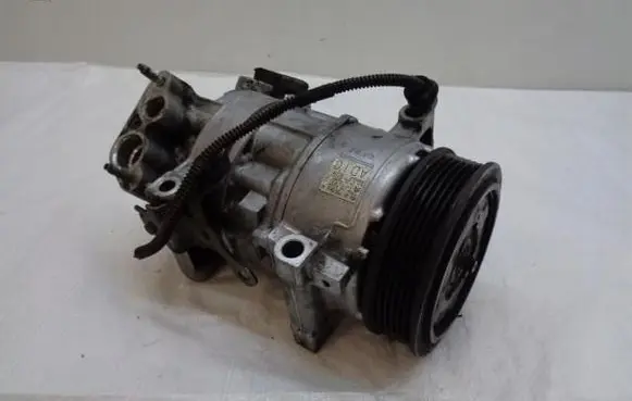 Peugeot 308 Air conditioning (A/C) compressor (pump) 9675655880