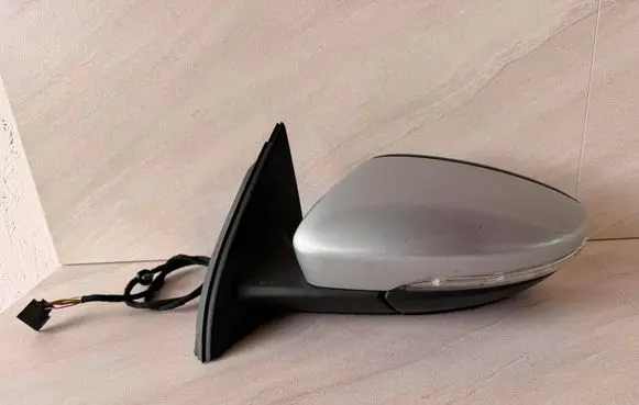Volkswagen PASSAT B7 Front door electric wing mirror 3C0857933A