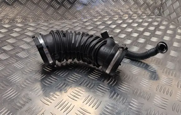 Skoda Octavia Mk4 Turbo air intake inlet pipe/hose 3Q0129656J