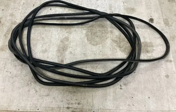 Volvo XC40 Front door rubber seal 