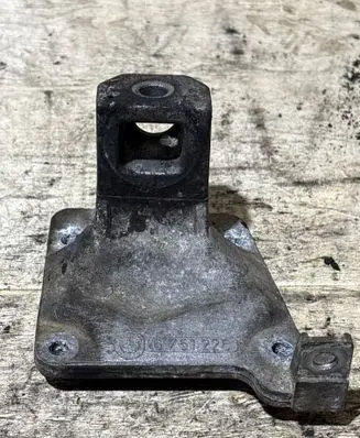 BMW 5 E39 Engine mounting bracket 6751226 22116751226 1096076