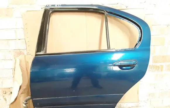 Nissan Primera Rear door