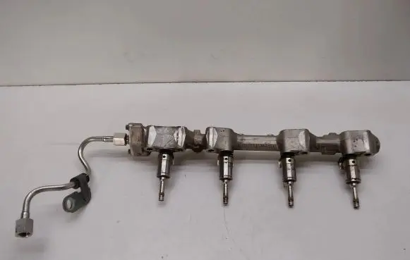 Nissan Juke I F15 Fuel injector 0261500092