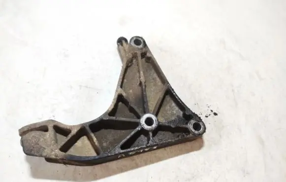 Opel Zafira A Engine mounting bracket 90575131