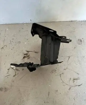 Toyota Yaris XP210 Front bumper shock/impact absorber 
