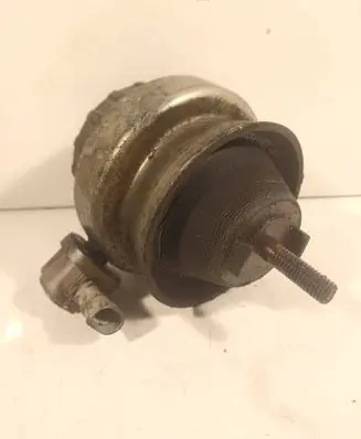 Engine mount bracket