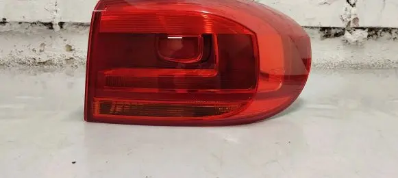 Volkswagen Tiguan Rear/tail lights 5n0945096q