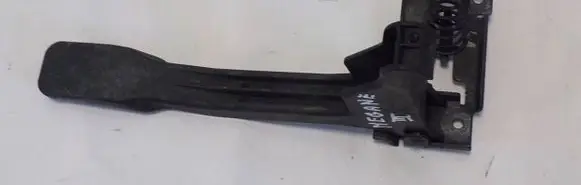 Renault Megane III Engine bonnet (hood) release handle