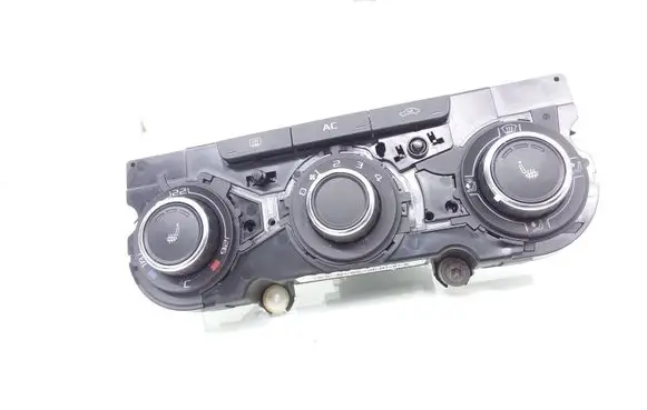 Skoda Octavia Mk2 (1Z) Climate control unit 3T0820047P 5HB00975231