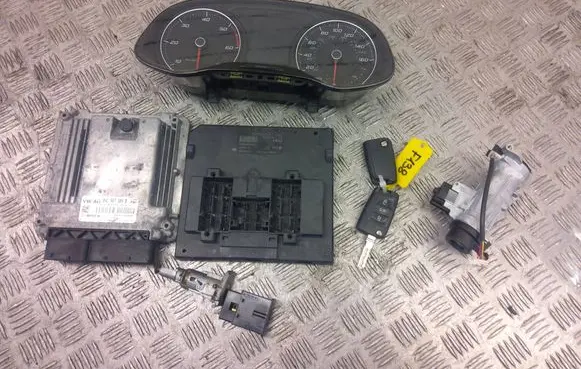 Seat Leon (5F) Engine ECU kit and lock set 04L907309B 0281018510