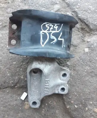 Citroen DS4 Engine mount bracket 9681855180